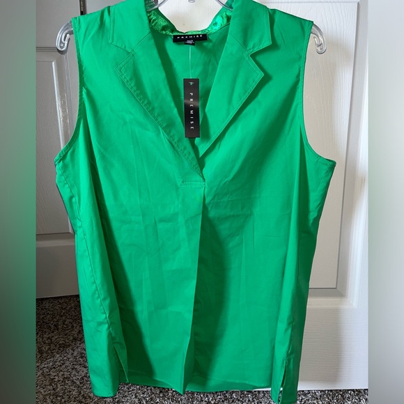 Premise Tops - NWT Premise blouse size L beautiful green